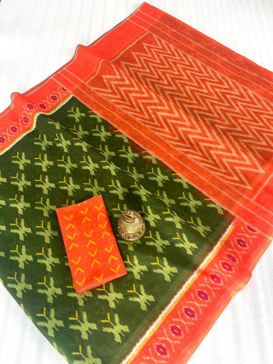 Mangalya Plain Linen Digital Print Saree with Digital Blouse