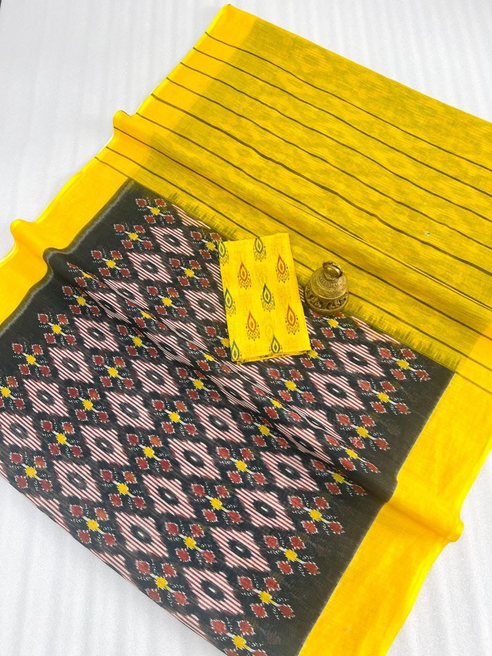 Mangalya Plain Linen Digital Print Saree with Digital Blouse