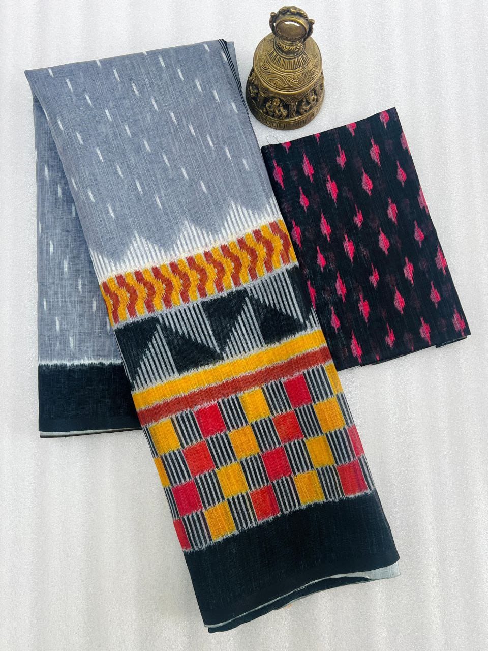 Mangalya Plain Linen Digital Print Saree with Digital Blouse