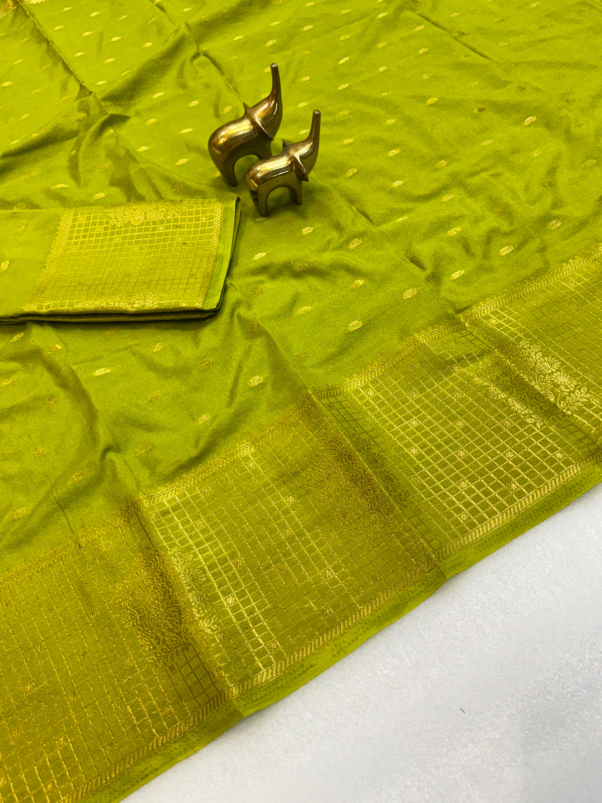Pure Viscose Soft Silk Saree with Weaving Thread Border and Butti Blouse
