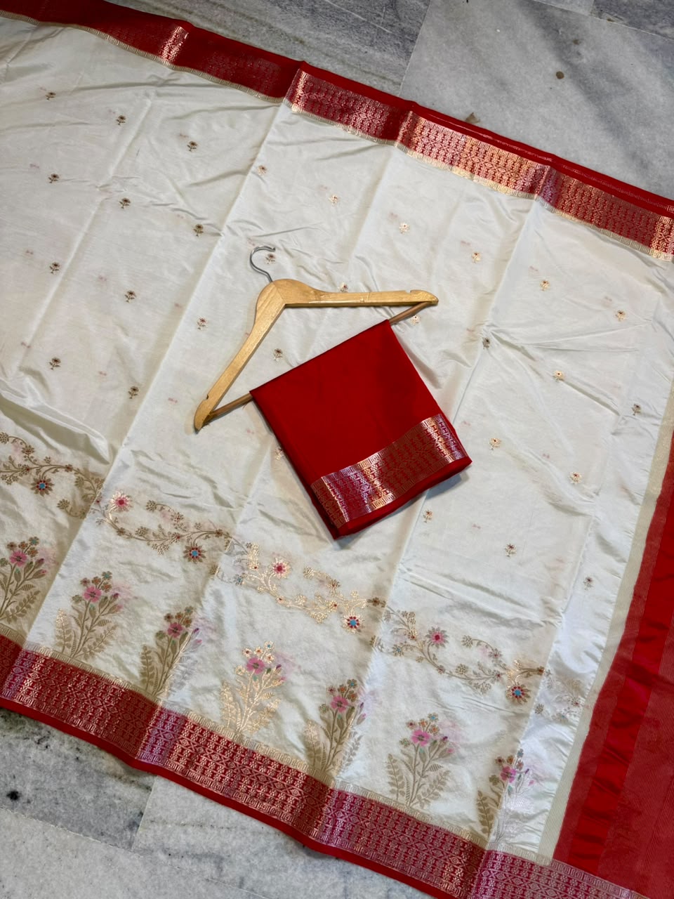 Banarasi Katan Silk Saree with Zari Butti and Contrast Jacquard Pallu