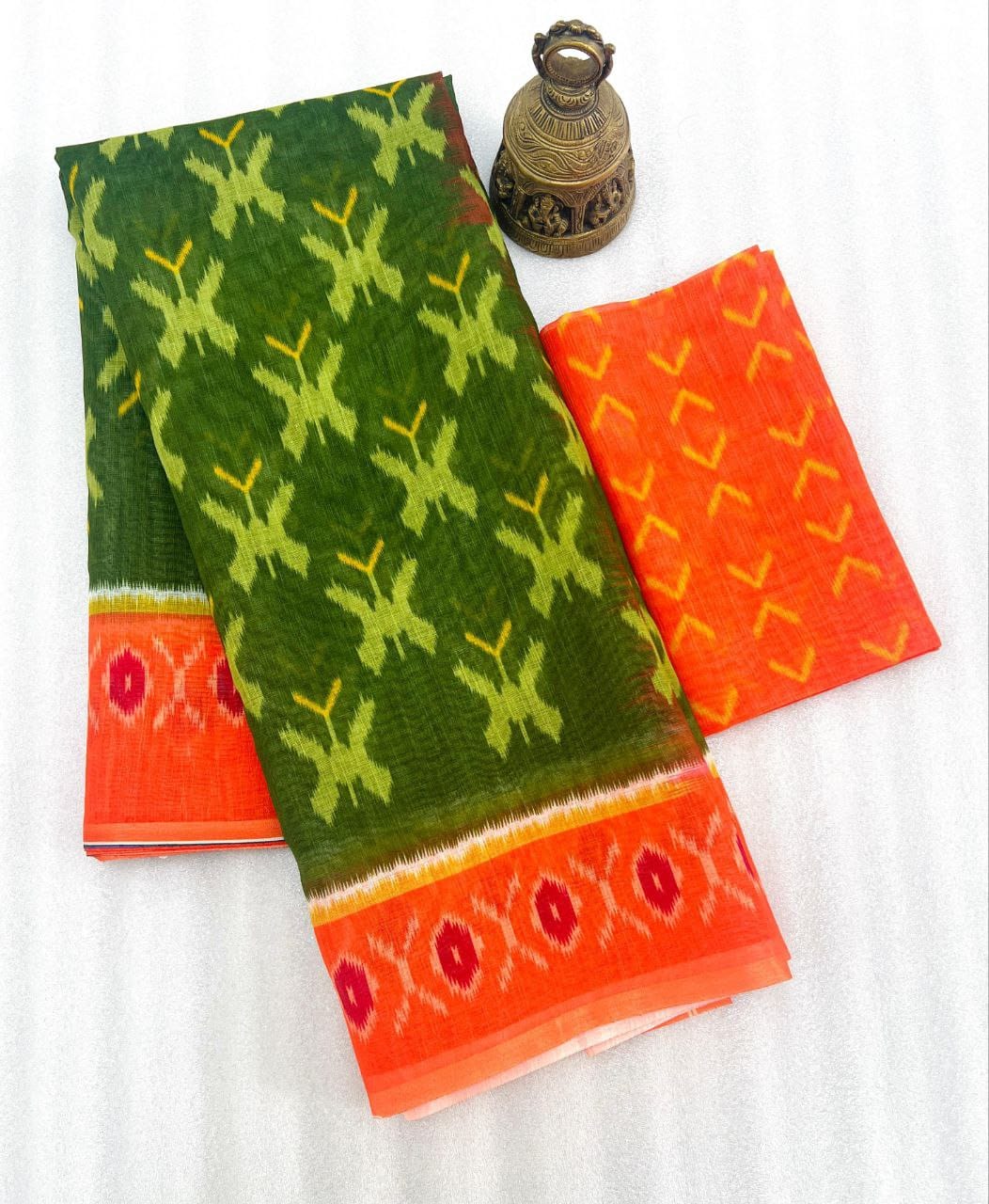 Mangalya Plain Linen Digital Print Saree with Digital Blouse
